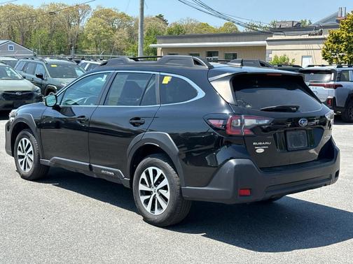 Crystal Black Silica 2024 Subaru Outback Premium