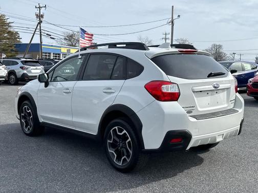 Crystal White Pearl 2017 Subaru Crosstrek 2.0i Limited