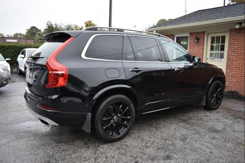 2017 Volvo XC90 T6 Momentum
