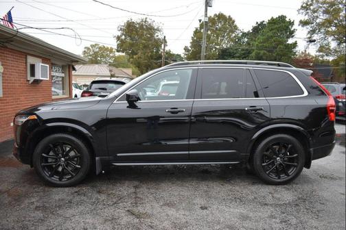 2017 Volvo XC90 T6 Momentum