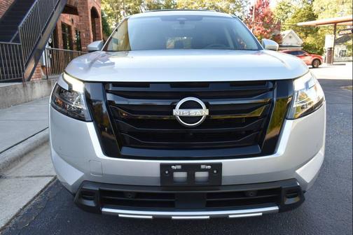 Brilliant Silver Metallic 2023 Nissan Pathfinder SL 4WD