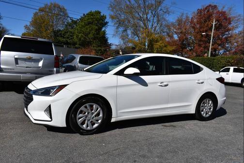 2020 Hyundai ELANTRA SE