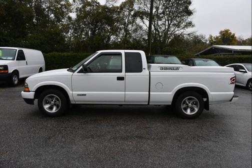 2002 Chevrolet S-10 Base