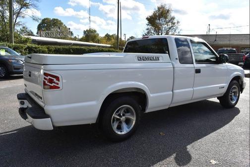 2002 Chevrolet S-10 Base