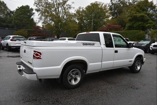 2002 Chevrolet S-10 Base