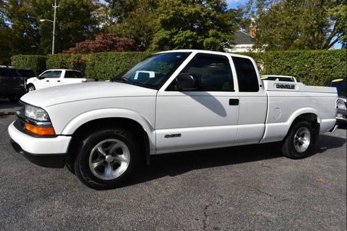 2002 Chevrolet S-10 Base