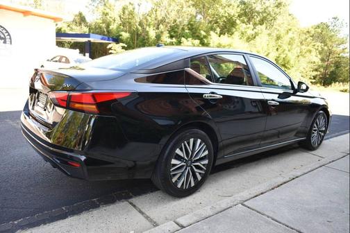 Super Black 2024 Nissan Altima 2.5 SV