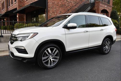White Diamond Pearl 2017 Honda Pilot Touring