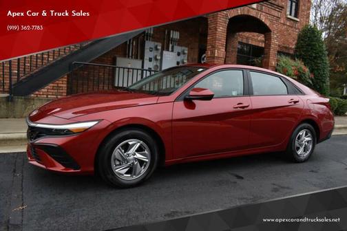 2025 Hyundai ELANTRA SE