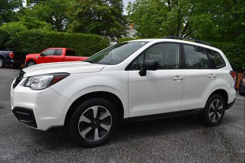 Crystal White Pearl 2018 Subaru Forester 2.5i