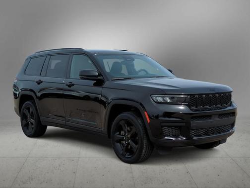 Diamond Black Crystal Pearlcoat 2023 Jeep Grand Cherokee L Altitude