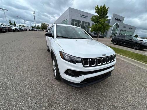 2023 Jeep Compass Latitude Lux