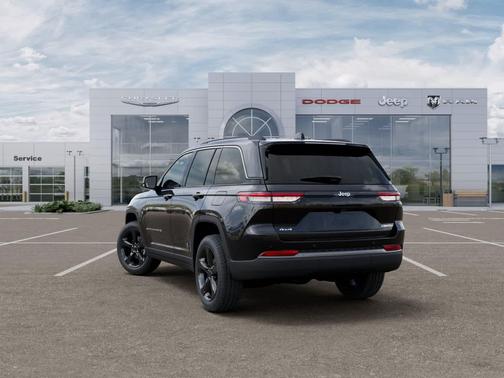 Diamond Black Crystal Pearlcoat 2026 Jeep Grand Cherokee Limited