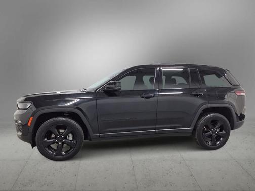 Diamond Black Crystal Pearlcoat 2023 Jeep Grand Cherokee Limited
