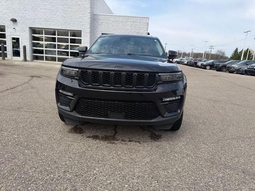Diamond Black Crystal Pearlcoat 2023 Jeep Grand Cherokee Limited