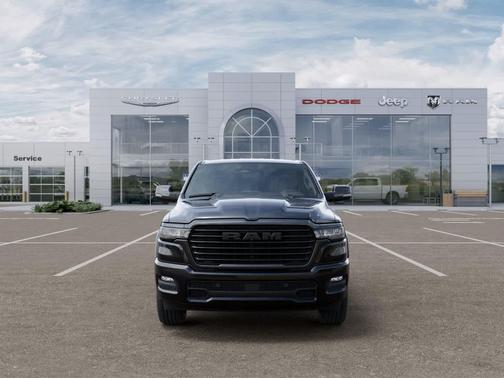 Diamond Black Crystal Pearlcoat 2026 RAM 1500 Laramie