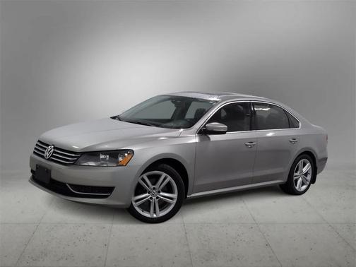 2014 Volkswagen Passat 1.8T Auto SE w/Sunroof & Nav