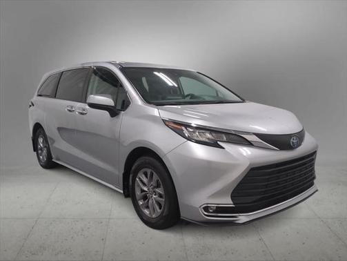 2022 Toyota Sienna XLE 7 Passenger