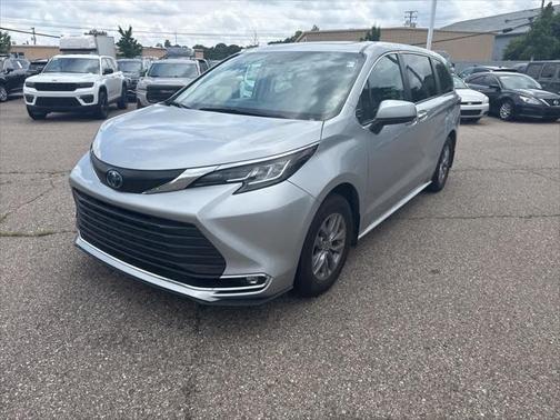 2022 Toyota Sienna XLE 7 Passenger