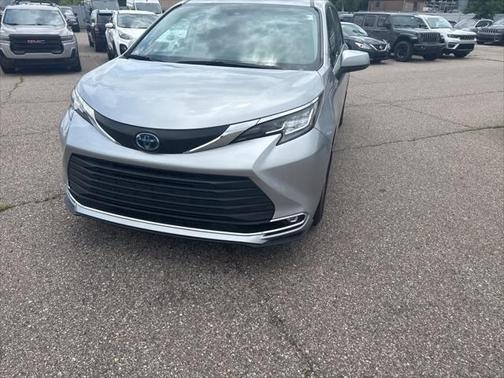 2022 Toyota Sienna XLE 7 Passenger