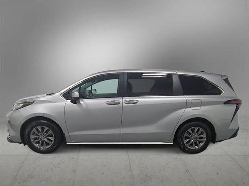 2022 Toyota Sienna XLE 7 Passenger
