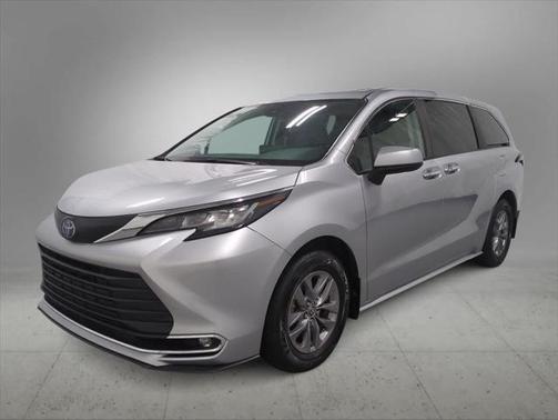 2022 Toyota Sienna XLE 7 Passenger