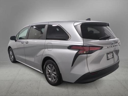 2022 Toyota Sienna XLE 7 Passenger