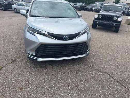 2022 Toyota Sienna XLE 7 Passenger
