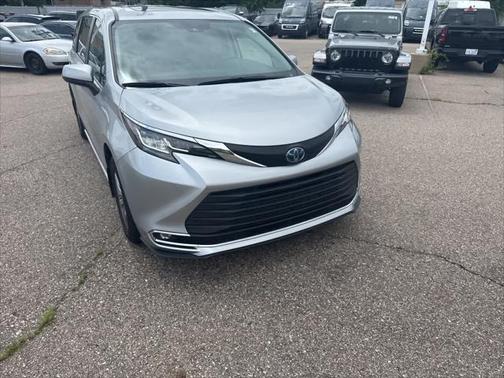 2022 Toyota Sienna XLE 7 Passenger