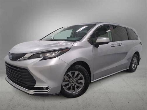 2022 Toyota Sienna XLE 7 Passenger