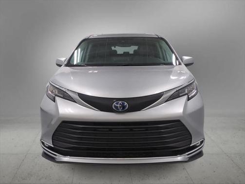 2022 Toyota Sienna XLE 7 Passenger