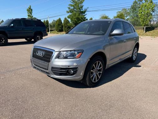 Ice Silver Metallic 2011 Audi Q5 Premium Plus
