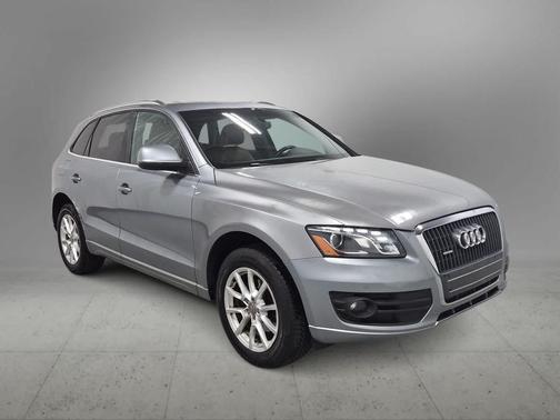 Ice Silver Metallic 2011 Audi Q5 Premium Plus