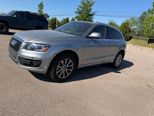 Ice Silver Metallic 2011 Audi Q5 Premium Plus
