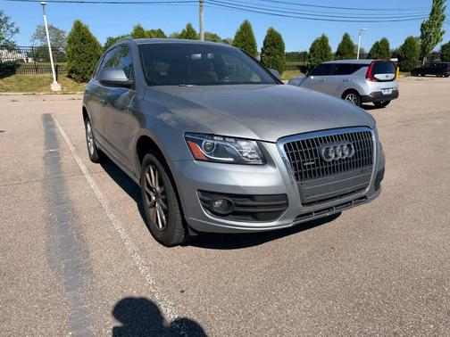 Ice Silver Metallic 2011 Audi Q5 Premium Plus