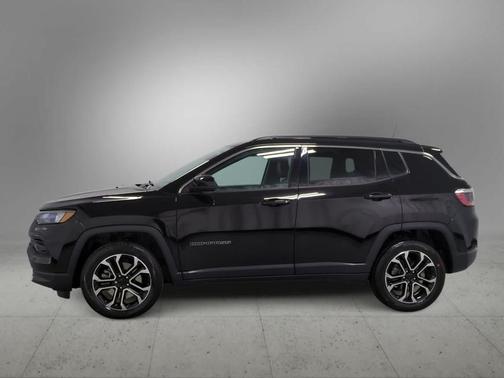 Diamond Black Crystal Pearlcoat 2023 Jeep Compass Limited
