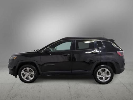 Diamond Black Crystal Pearlcoat 2024 Jeep Compass Latitude