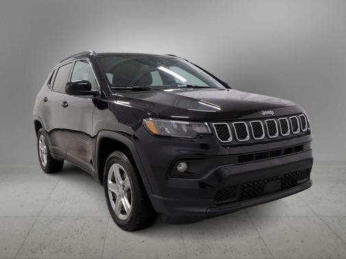 Diamond Black Crystal Pearlcoat 2024 Jeep Compass Latitude