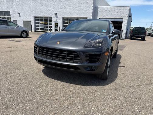 Volcano Grey Metallic 2017 Porsche Macan Macan