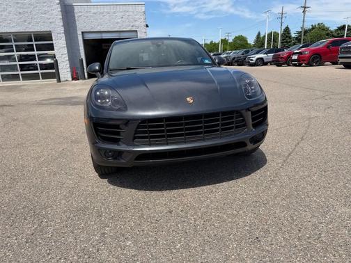 Volcano Grey Metallic 2017 Porsche Macan Macan