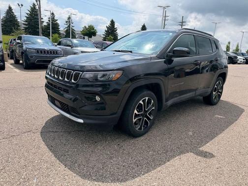Diamond Black Crystal Pearlcoat 2023 Jeep Compass Limited