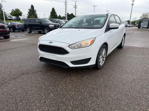 OXFORD WHITE 2018 Ford Focus SE