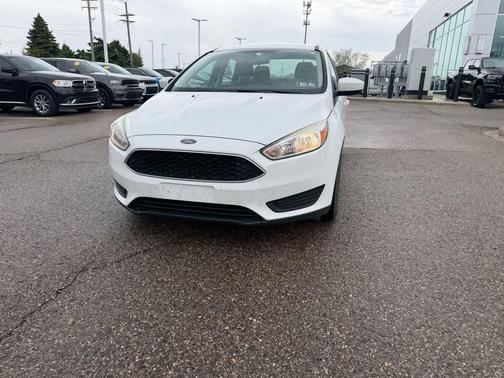 OXFORD WHITE 2018 Ford Focus SE