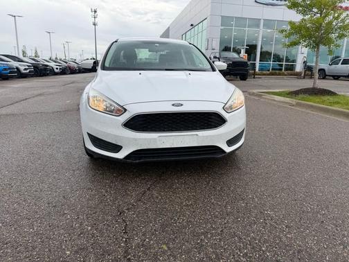 OXFORD WHITE 2018 Ford Focus SE