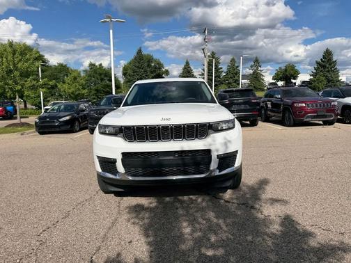 Bright White Clearcoat 2023 Jeep Grand Cherokee L Limited