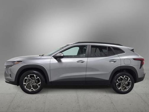 Sterling Gray Metallic 2025 Chevrolet Trax LT
