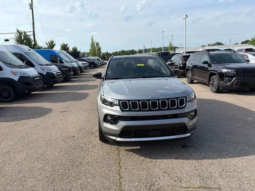 Billet Silver Metallic Clearcoat 2023 Jeep Compass Limited
