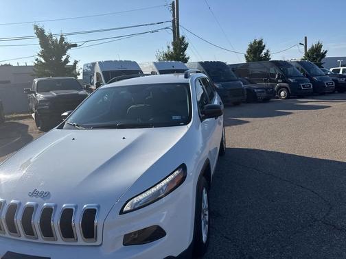 2016 Jeep Cherokee Sport