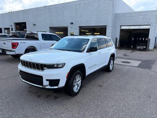 Bright White Clearcoat 2023 Jeep Grand Cherokee L Laredo