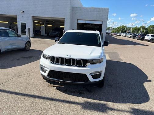 Bright White Clearcoat 2022 Jeep Grand Cherokee Limited